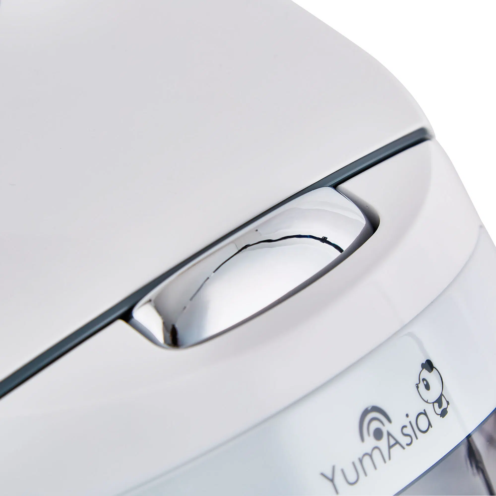 Panda mini panela de arroz close up do mecanismo de travamento da tampa