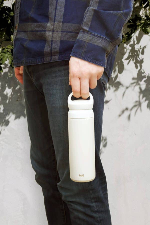 Iku Active white thermal vacuum flask na dinadala