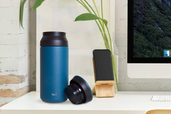 Ito ang berdeng thermal vacuum flask na disassembled