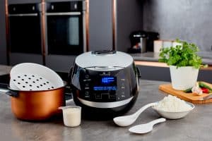 Yum Asia Sakura rice cooker on kitchen table with all accessories (black and silver)