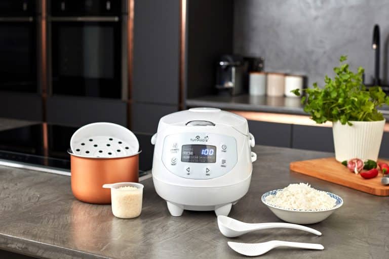 Panda rice cooker in arctic white with accessories