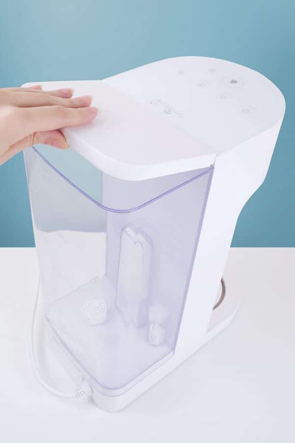 Liftin the water tank lid on Yum Asia Oyu instant hot water dispenser