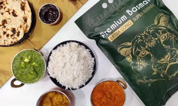 Super-Kernel-Basmati-rijst-op-tafel-met-Indiaas eten-2