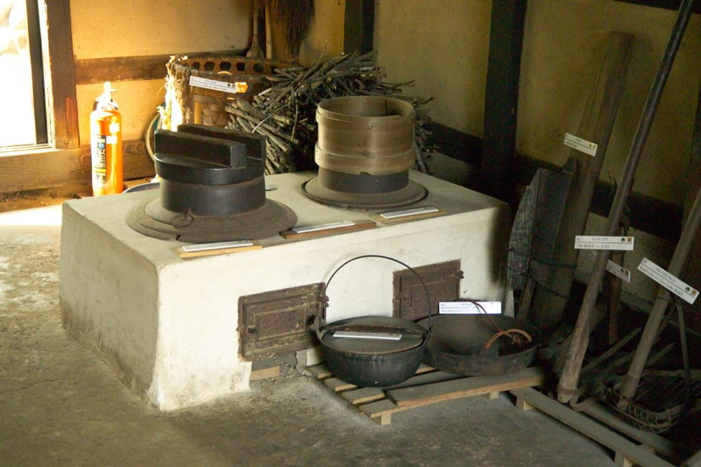 Japanese kamado rice cooker