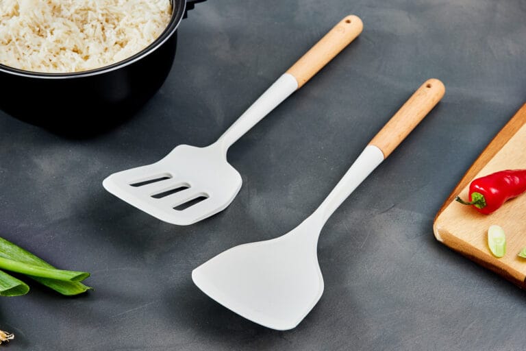 Yum Asia Turner Spatulas in Ice White